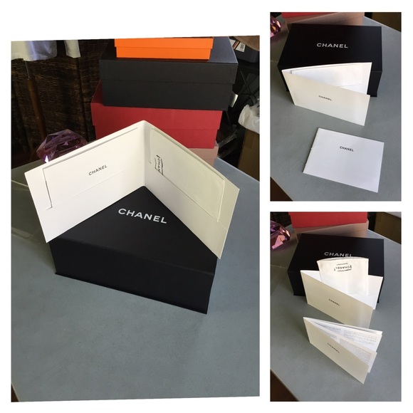 CHANEL EMPTY MAGNET BOX WITH SMALL DUST BAG AND BOOK. - Picture 14 of 14